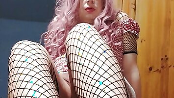 Crossdresser juvia jolie Shows her beautifilul Ass in a Hot fishnet